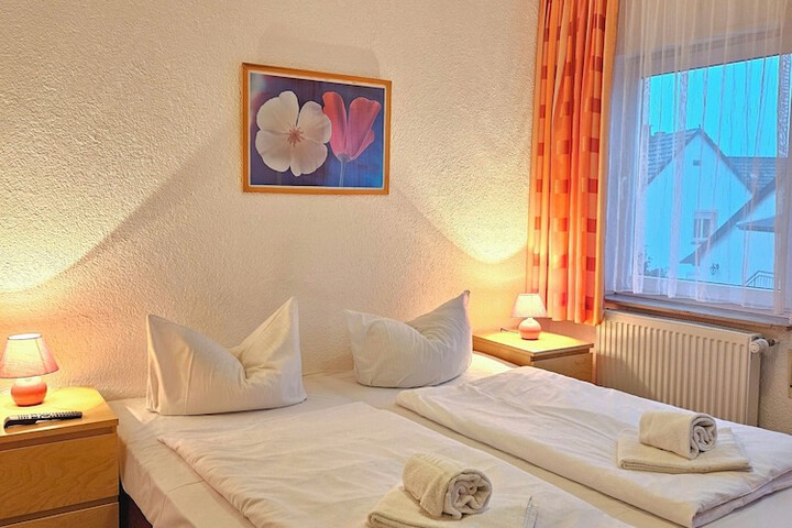 Room 5 of 96