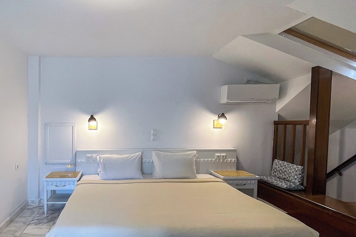 Room 43 of 102