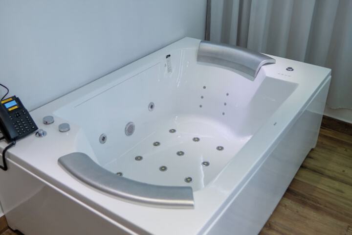 Hot Tub 32 of 42