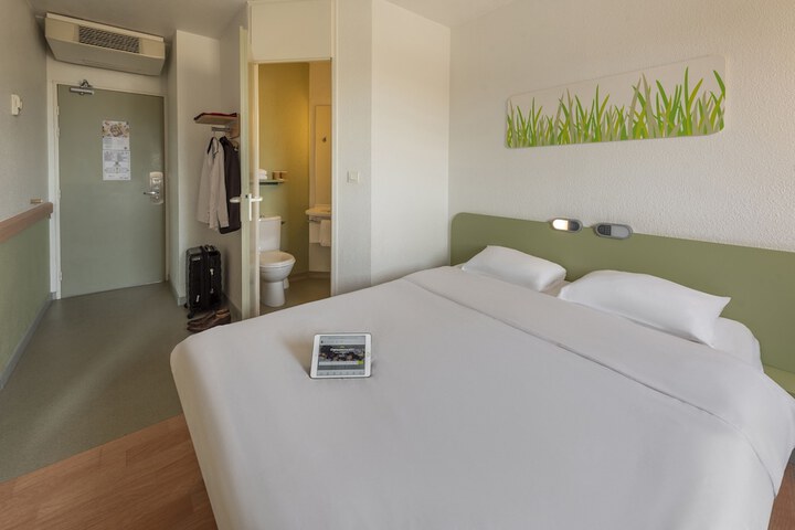 Room 5 of 17