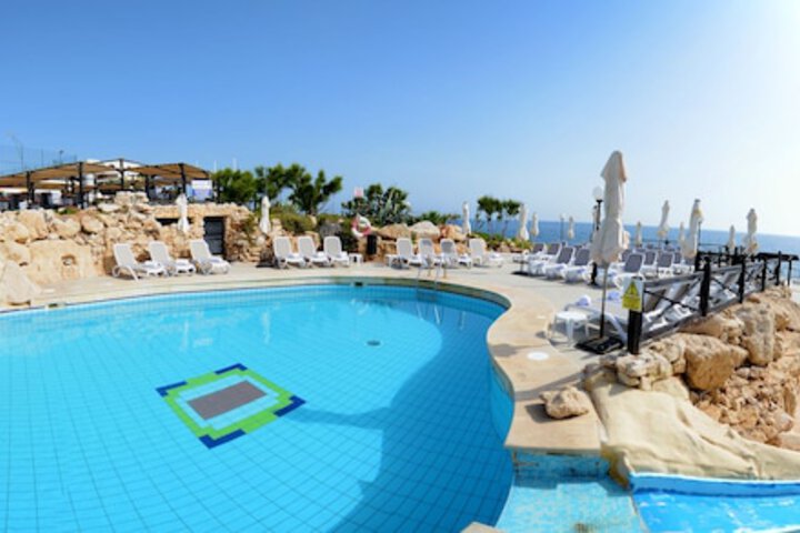 Pool 73 of 164
