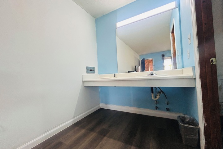 Room 20 of 33