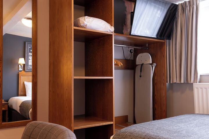 Room 2 of 45