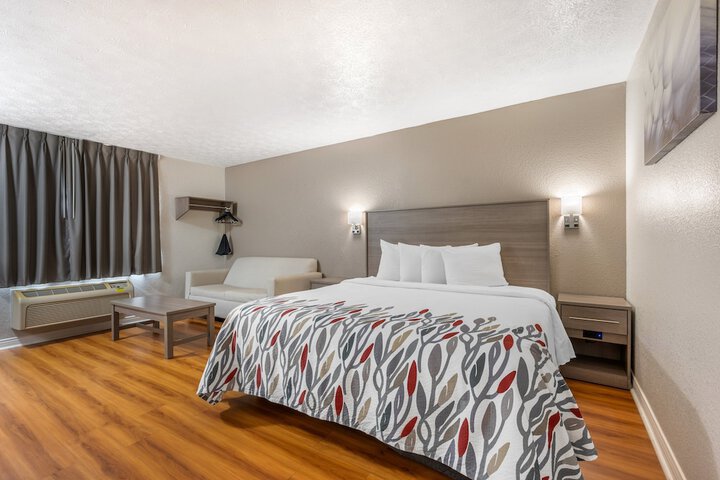 Superior King Bed (7 of 13)