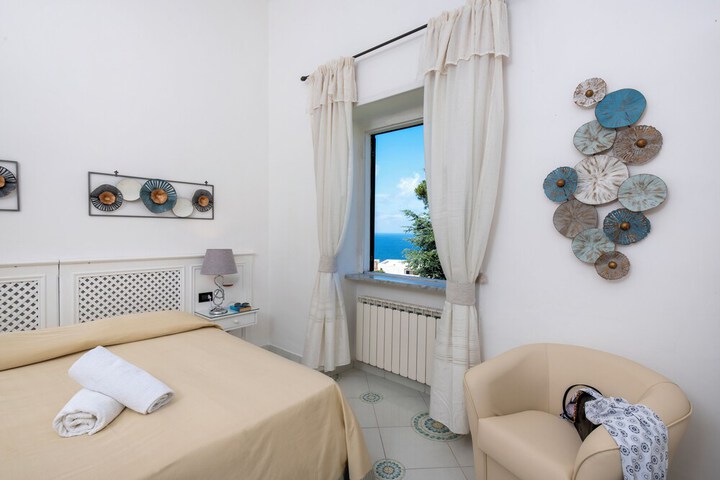 Room 25 of 98