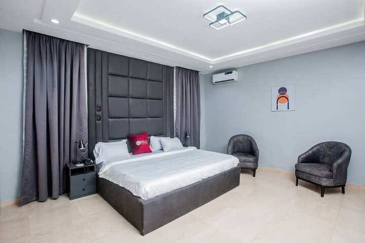 Room 13 of 30