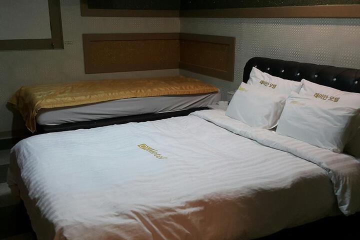 Room 2 of 6