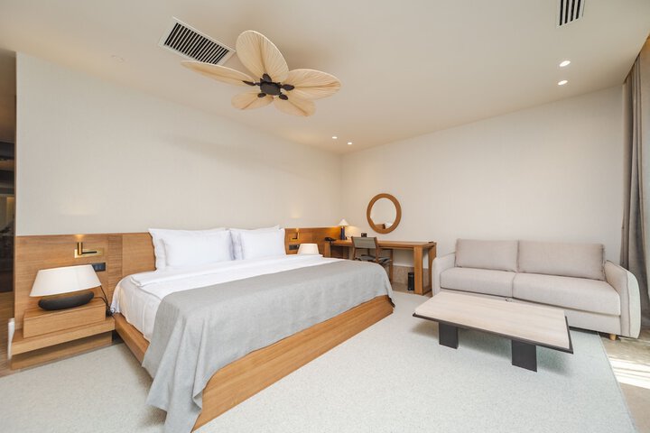 Room 17 of 38
