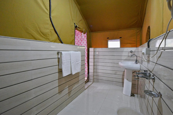 Room 6 of 14