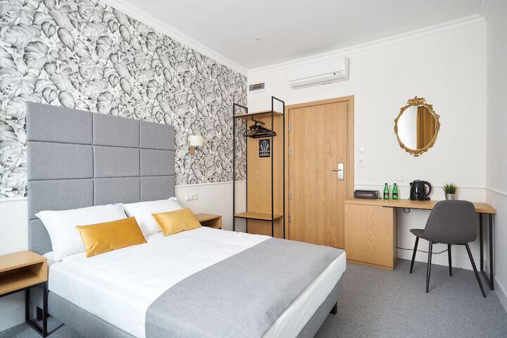 Room 34 of 73