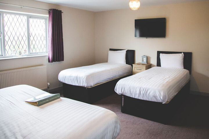 Room 4 of 32