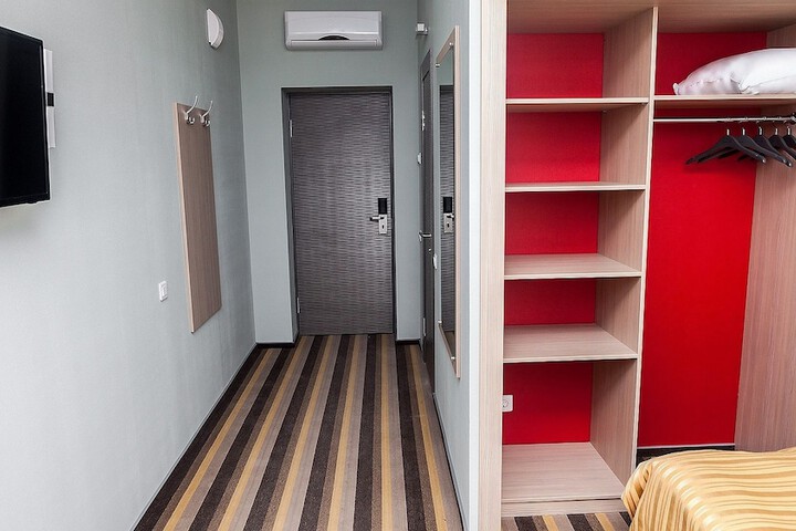 Room 6 of 34