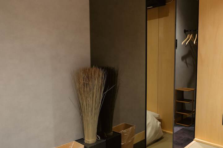 Room 27 of 146