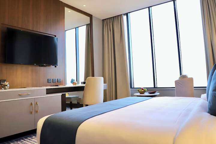 Room 28 of 82
