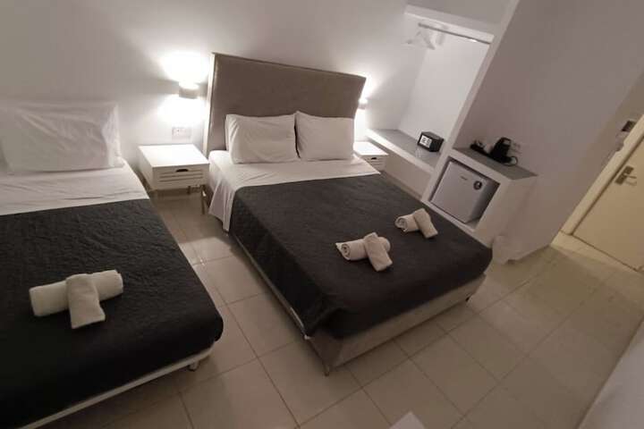 Room 8 of 33