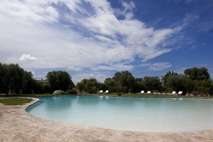 Pool 32 of 75
