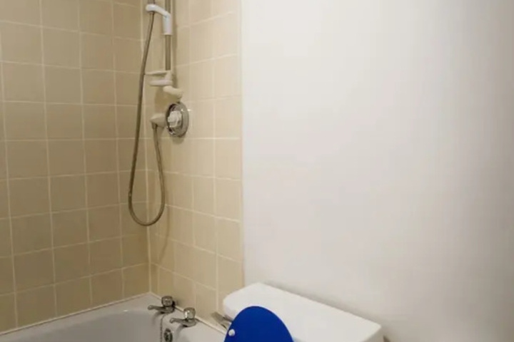 Room 7 of 10