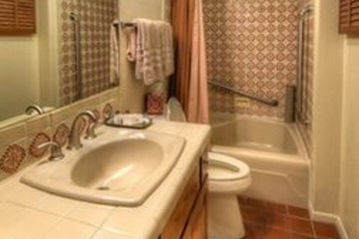 Room 4 of 62