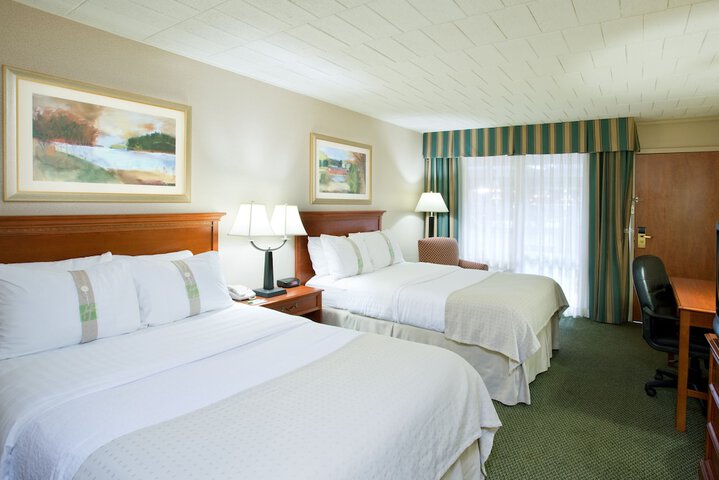 1 Queen Bed Accessible Room (3 of 7)