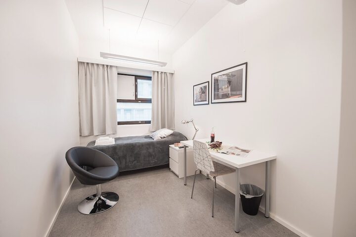 Room 6 of 32