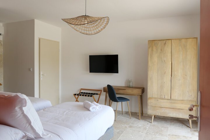 Room 9 of 26