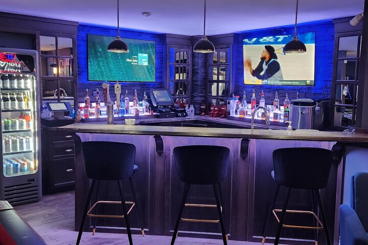 Lounge 26 of 31