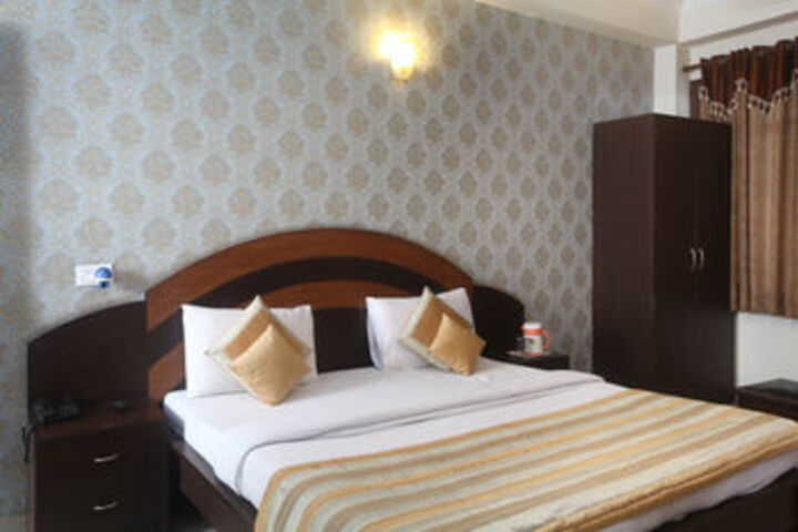 Room 10 of 24