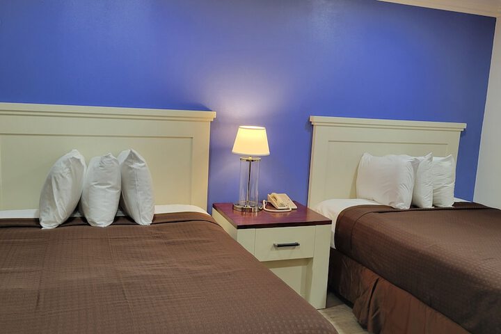 Room 13 of 18