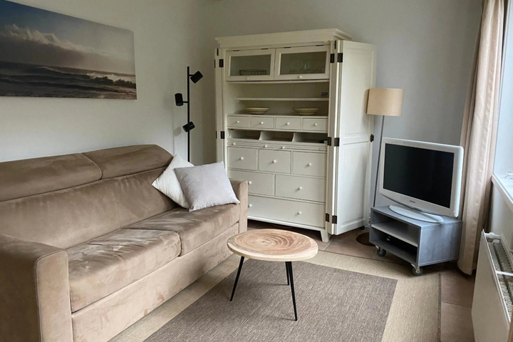 Room 4 of 7