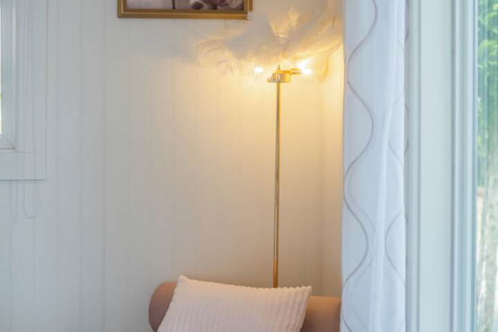 Room 3 of 136