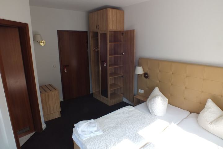 Room 4 of 29