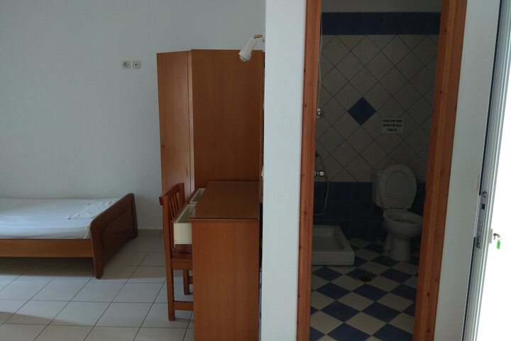 Room 11 of 32
