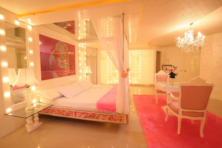 Room 3 of 21