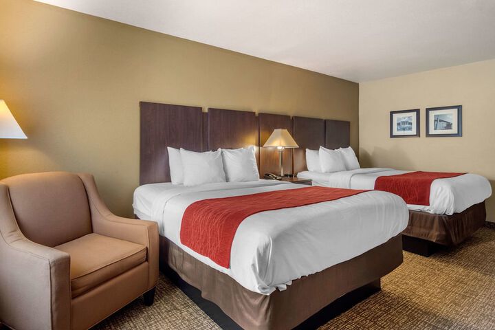 2 Queen Beds (3 of 10)