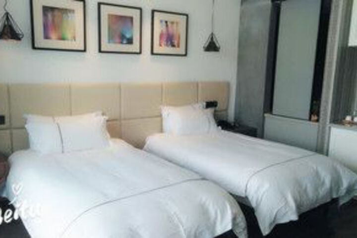 Room 53 of 94