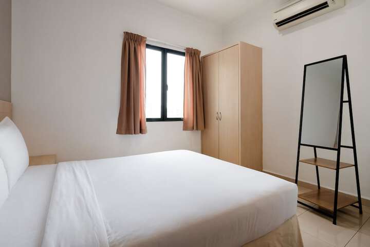 Room 8 of 74