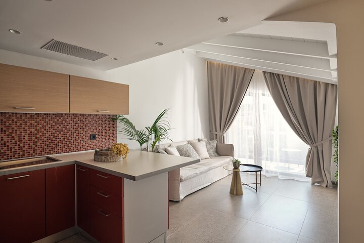Room 15 of 183