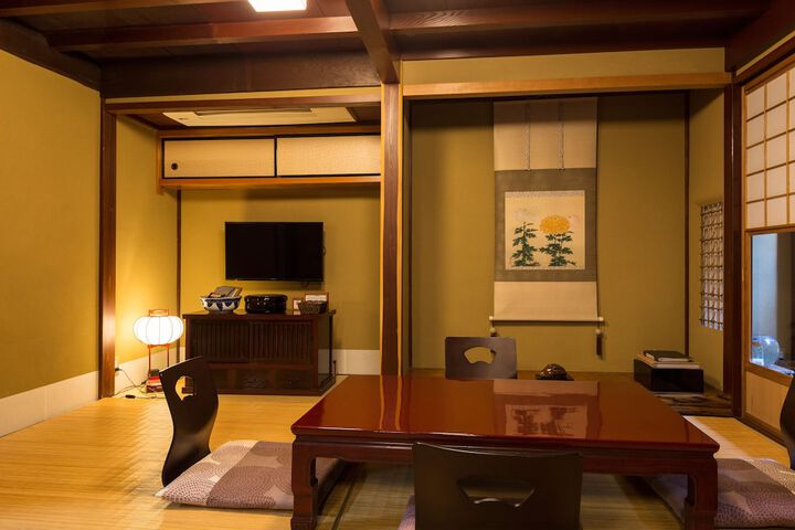 Room 8 of 26