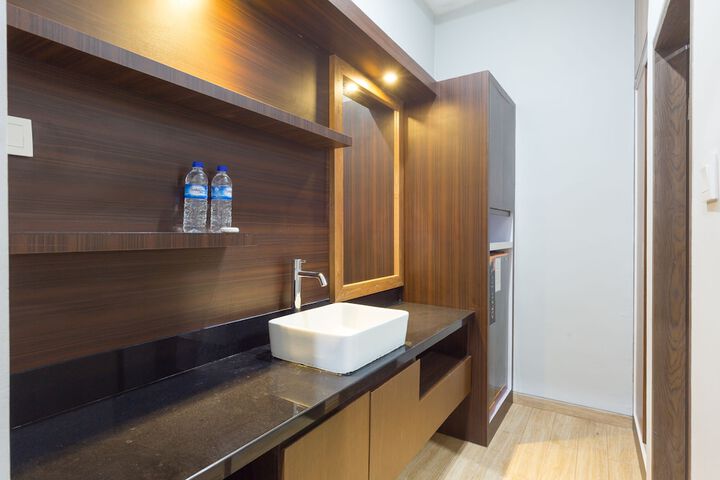 Room 16 of 104