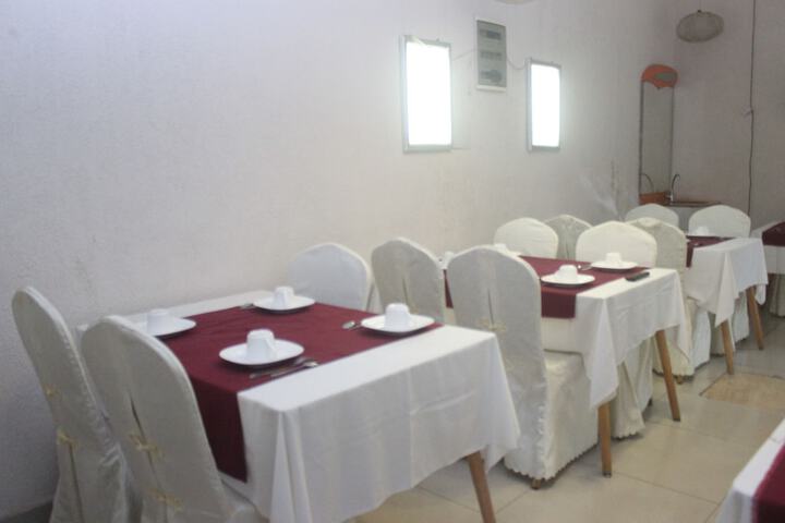 Dining 34 of 45
