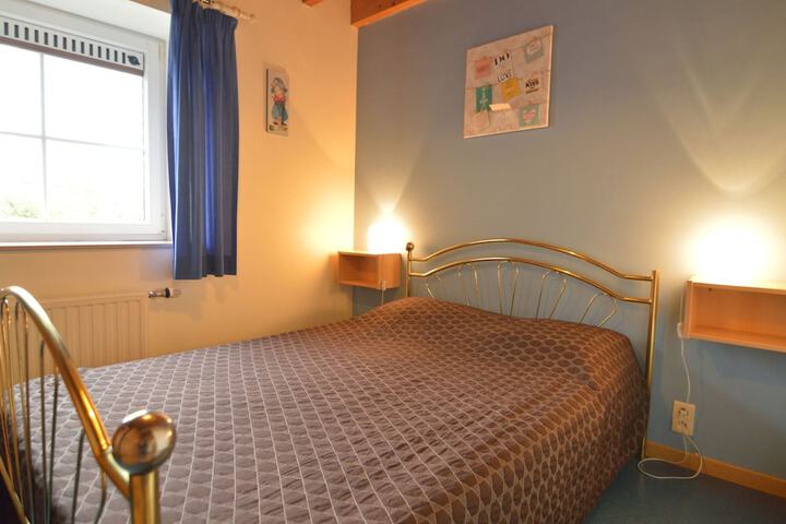 Room 2 of 39