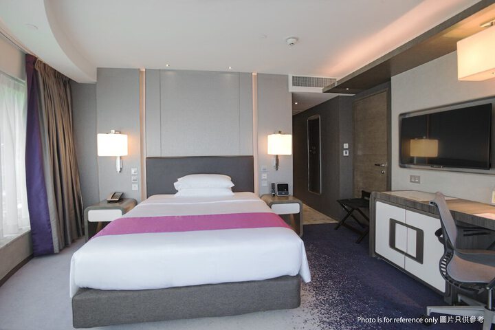 Room 10 of 42