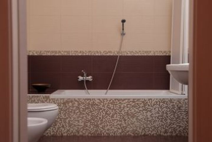 Room 4 of 28