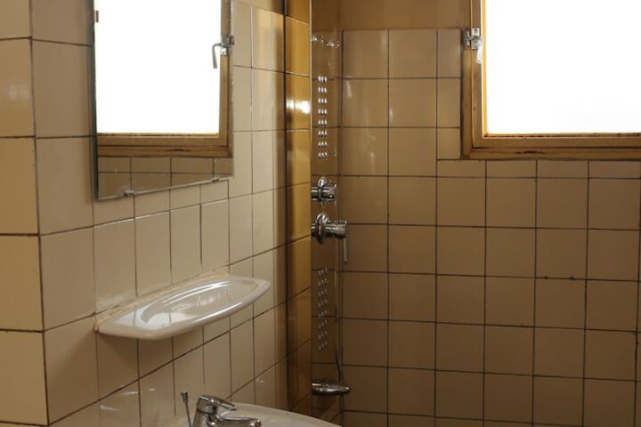 Room 12 of 20