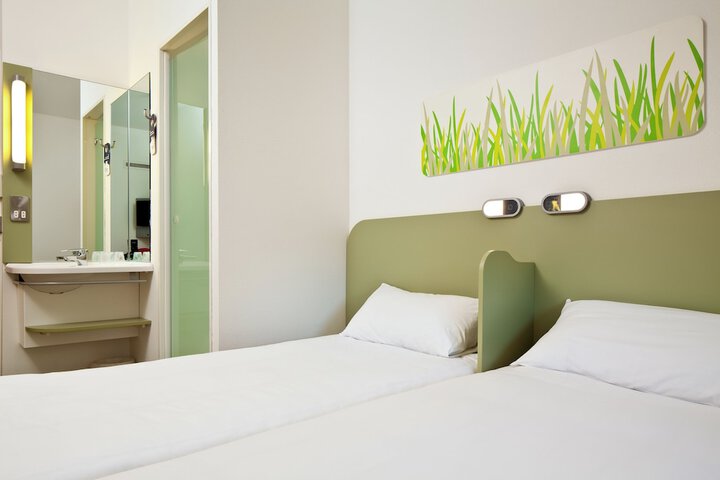 Room 8 of 30