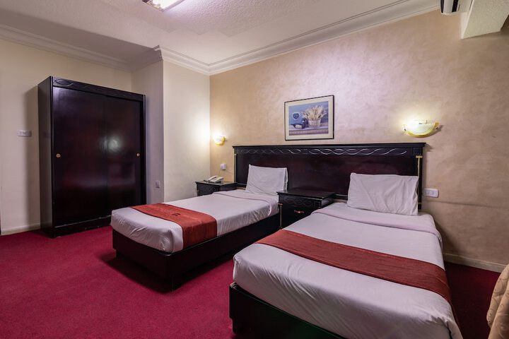 Room 13 of 36