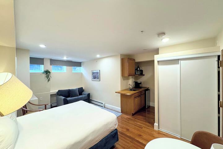 Room 32 of 99