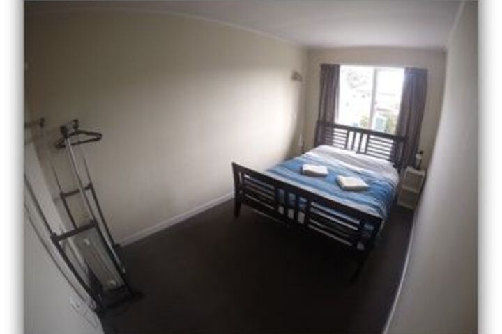 Room 6 of 11