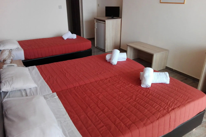 Room 4 of 14