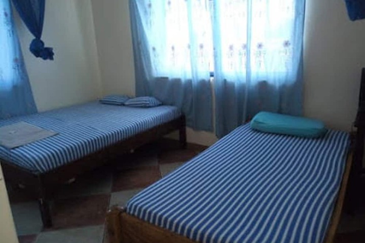 Room 6 of 9